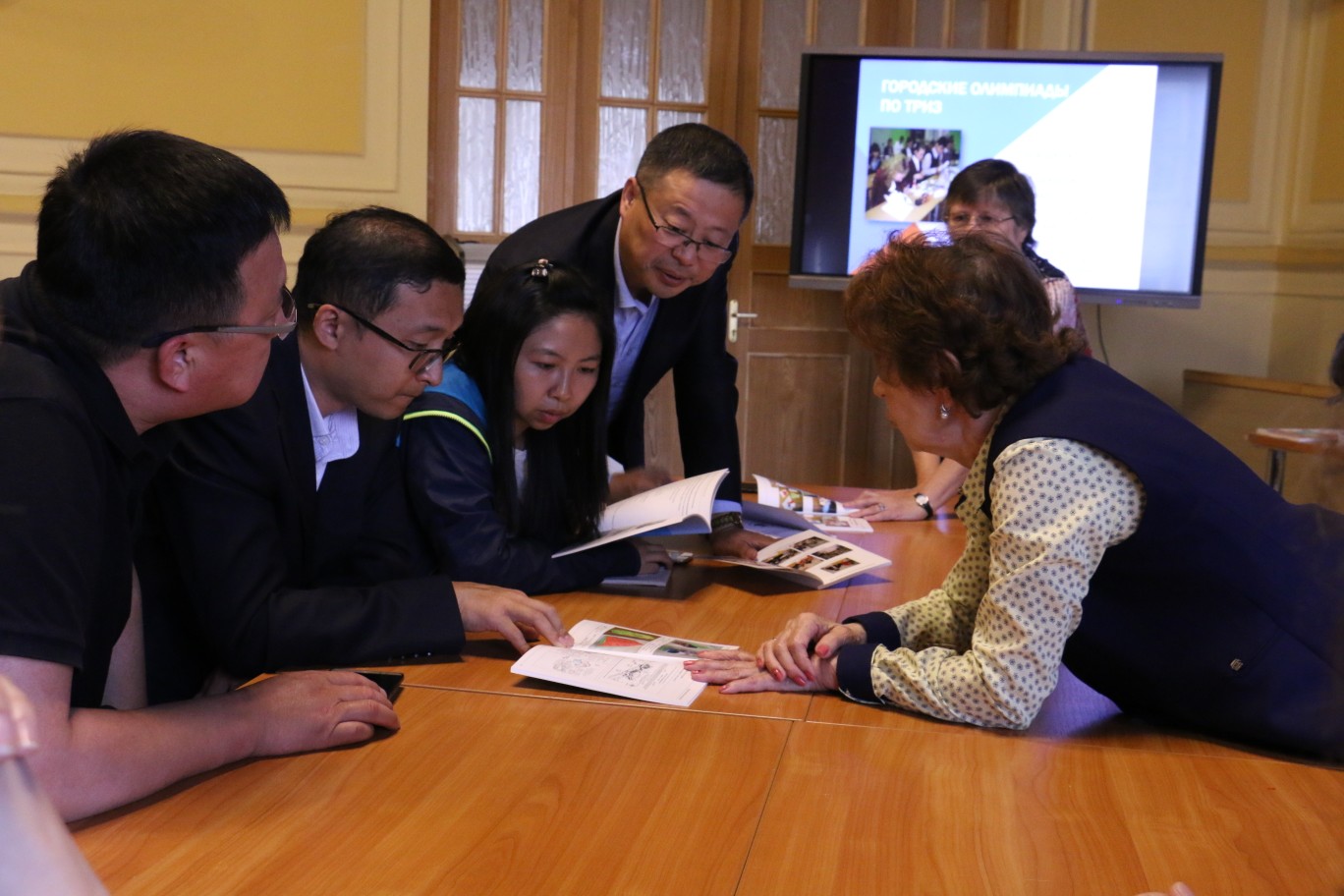   ТРИЗ встреча с делегацией Центра развития производительных сил Провинции Хэйлунцзян, КНР в ГБНОУ СПбГЦДТТ